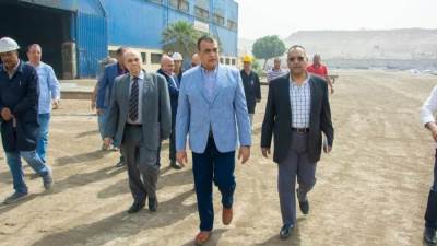 محمد صلاح يقوم بجولة تفقدية مفاجئة لشركة "حلوان للآلات والمعدات"