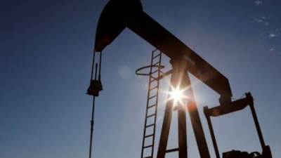 تراجع أسعار النفط وسط توقعات بانخفاض الطلب بسبب التضخم ورفع الفائدة الأميركية