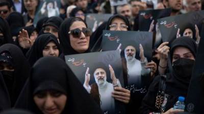 وصول جثامين الرئيس الإيرانى إبراهيم رئيسى ومرافقيه إلى طهران