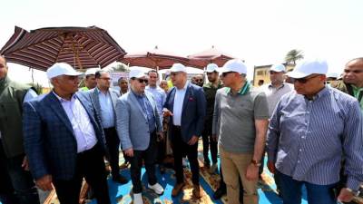 وزير الإسكان يتفقد المرحلة الأولى من الطريق الرابط بين مدينتى الفيوم والفيوم الجديدة