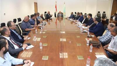 وزير الزراعة يتابع منظومة نقل وحوكمة الأسمدة وتوفيرها للمزراعين مع قيادات الجمعيات التعاونية وشركات نقل الأسمدة