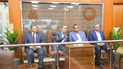 وزير التنمية المحلية ومحافظ الغربية يتفقدان مركز سيطرة الشبكة الوطنية ووحدة المتغيرات المكانية