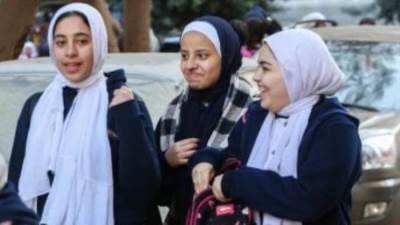 طلاب أولى ثانوى بالجيزة يختتمون اليوم امتحانات الفصل الدراسى الثانى