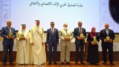 نائب الإسكان يتسلم جائزة عبداللطيف الحمد التنموية عن مشروع إنشاء منظومة مياه مصرف بحر البقر