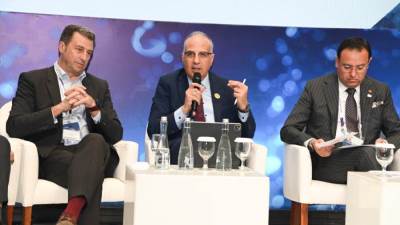 سويلم يشارك فى جلسة "تقييم الوضع العالمي لموارد المياه غير التقليدية والطاقة المتجددة"