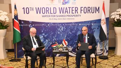 سويلم يلتقى وزير المياه الناميبي ورئيس مرفق المياه الافريقي