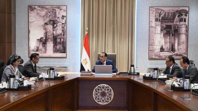 رئيس الوزراء يلتقي نقيب الصحفيين لمناقشة سبل تطوير ودعم مهنة الصحافة ودعم خدمات الصحفيين