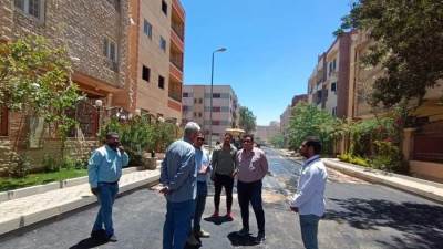 رئيس جهاز مدينة العبور يتابع سير العمل بمشروعات الطرق والمحاور ورفع الكفاءة والتطوير