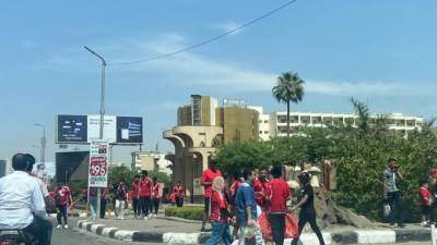 توافد جمهور الأهلى على استاد القاهرة لحضور نهائى أفريقيا أمام الترجي