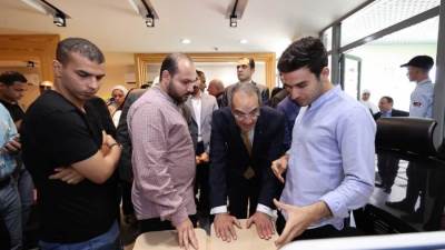  وزير الاتصالات يلتقى شباب رواد الأعمال بمركز إبداع