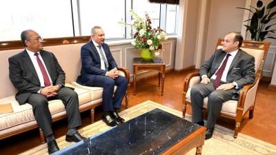 وزير التجارة يبحث مع رئيس صندوق التنمية الحضرية سبل تحقيق التنمية الصناعية بمنشأة ناصر