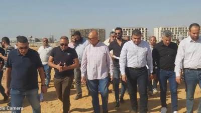 مسئولو " الإسكان "يتابعون سير العمل بمشروعات المرافق والطرق والخدمات بتوسعات مدينة الشيخ زايد