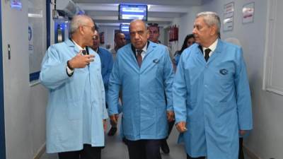 محمود عصمت: تطوير نظام العمل وتطبيق المعايير العالمية فى صناعة الدواء ضمن أهداف خطة التطوير