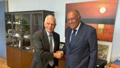 وزير الخارجية يعقد لقاءً ثنائياً مع الممثل الأعلى للاتحاد الأوروبي للشئون الخارجية والسياسة الأمنية