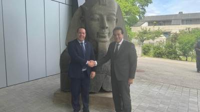 وزير الصحة يناقش مع نظيره الكوبي مستجدات التعاون في تصنيع الأدوية