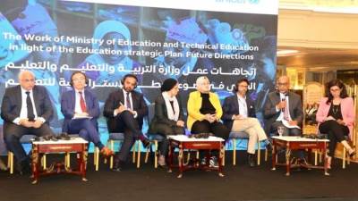 وزير التعليم يشهد حلقة نقاشية بعنوان "مشاركة الخبرات والأفكار"