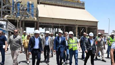 رئيس الوزراء يتفقد مصنع الشركة الوطنية للزيوت النباتية