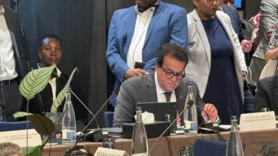 وزير الصحة يستعرض نتائج التجربة المصرية الرائدة في القضاء على فيروس سي