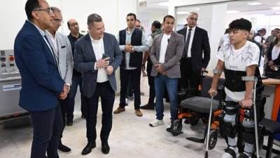 رئيس الوزراء يتفقد مجمع "إبداع الإلكترونيات" المجهز بأحدث المعامل لخدمة الشركات والمنطقة الصناعية والجهات الأكاديمية