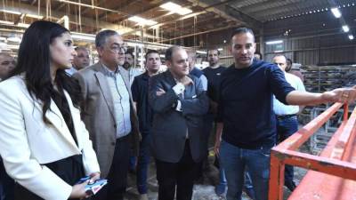 وزير التجارة والصناعة يزور مصانع الشركة المصرية الألمانية لصناعة البورسلين