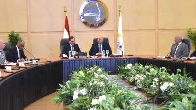 وزيرا النقل والبترول والثروة المعدنية يعقدان اجتماعا موسعاً لبحث آخر المستجدات بعدد من المشروعات