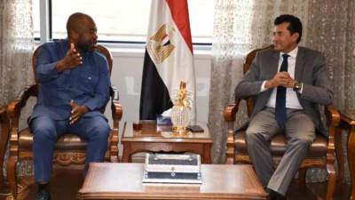 وزير الرياضة يستقبل رئيس الاتحاد الأفريقى للكرة الطائرة جلوس
