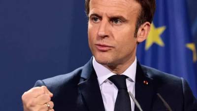 ماكرون يدعو محمود عباس إلى إصلاح السلطة الفلسطينية تحضيرًا "للاعتراف بدولة فلسطين"