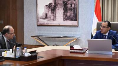 رئيس الوزراء يعقد اجتماعًا بشأن تيسير الإجراءات المطلوبة لتعزيز حجم الصادرات الدوائية