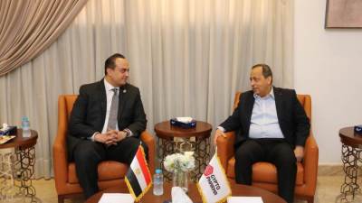 رئيس هيئة الرعاية الصحية يلتقي رئيس مدينة الدواء المصرية Gypto Pharma بمقر المدينة