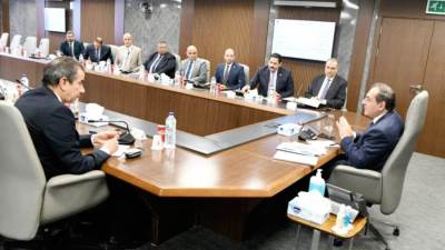 وزير البترول يتابع مشروعات توصيل الغاز الطبيعي للمنازل ونشاط تحويل السيارات للعمل بالغاز  كوقود