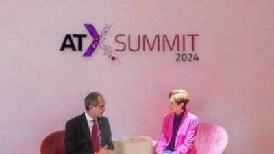 وزير الاتصالات يعرض على نظيرته بسنغافورة التعاون في الذكاء الاصطناعى والتعهيد