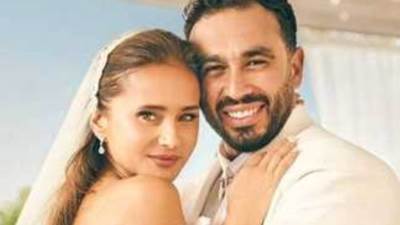انفصال نيللي كريم عن هشام عاشور بعد عامين ونصف من الزواج