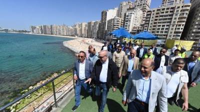 وزير الإسكان ومحافظ الإسكندرية يختتمان جولتهما بتفقد مشروع توسعة الكورنيش 