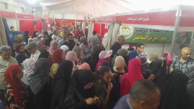 إقبال من المواطنين على معرض "خير مزارعنا لاهالينا" بالمتحف الزراعي في الدقي