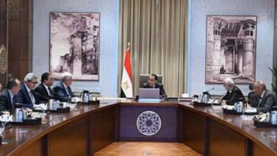 رئيس الوزراء يشدد على ضرورة تعيين 30 ألف معلم كل عام لسد العجز بالمدارس