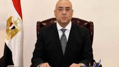 وزير الإسكان يشدد على تسليم الوحدات السكنية للعملاء المقبولين في موعدها