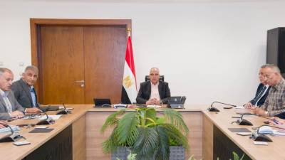 سويلم يتابع حالة الرى والموقف المائى بالمحافظات خلال فترة أقصي الإحتياجات المائية الحالية