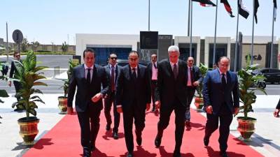 رئيس الوزراء يتفقد المعرض الطبي الأفريقي الثالث 