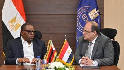 رئيس هيئة الدواء المصرية يستقبل وزير صحة زيمبابوي