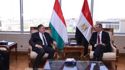 وزير الاتصالات يبحث مع وزير الاقتصاد الوطنى المجرى فرص التعاون والاستثمار فى مجالات تطوير البنية التحتية للاتصالات والرقمية الدولية