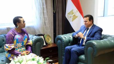 وزير الصحة يستقبل وزيرة الدولة الأوغندية لشؤون الصحة العامة لبحث سبل التعاون