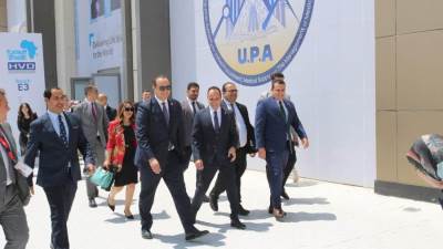 رئيس هيئة الرعاية الصحية يطلع على أحدث التطورات والابتكارات التكنولوجية في معرض صحة أفريقيا Africa Health Excon 2024