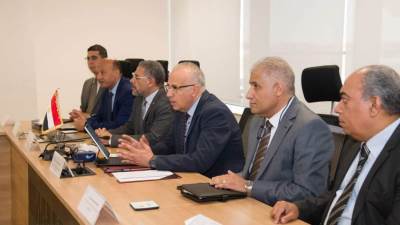 سويلم يلتقى وزير الموارد المائية بدولة جامبيا لتعزيز التعاون بين البلدين