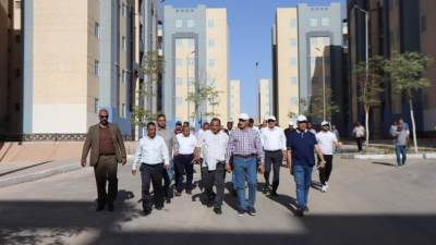 نائب رئيس هيئة المجتمعات العمرانية يتابع سير العمل وموقف الخدمات بمدينتي قنا