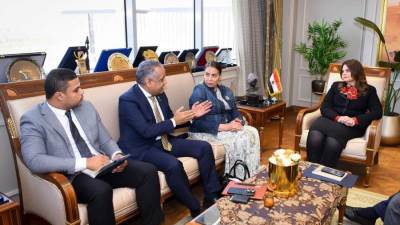 وزيرة الهجرة تلتقي إحدى نواب البرلمان المصري المعنيين بشئون المصريين في الخارج