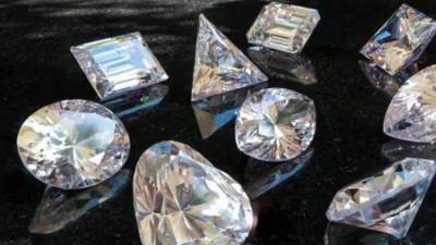 انطلاق إنتاج جديد من المشغولات الذهبية المرصعة بالألماس المعملي في مصر