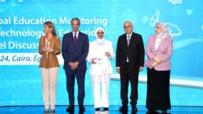 وزير الاتصالات: تطوير مناهج تكنولوجيا المعلومات وتطويع الذكاء الاصطناعى لتعليم أكثر فعالية