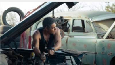 آسر ياسين يروج لشخصيته في فيلم ولاد رزق 3