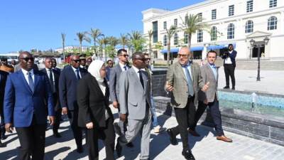 وزير الإسكان يصطحب نائب رئيس غينيا والوفد المرافق له فى جولة بـ"العلمين الجديدة"