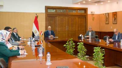 سويلم يتابع إجراءات تطوير منظومة توزيع المياه في مصر